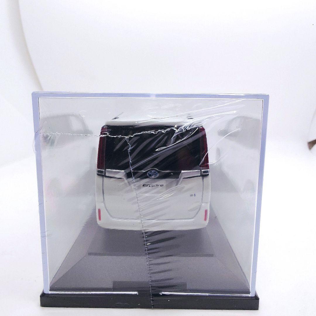 1/30 トヨタ エスクァイア Esquire 後期 カラーサンプル ホワイト