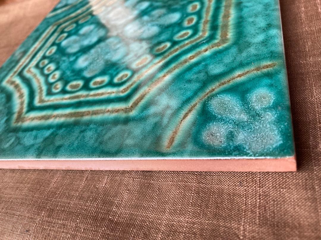 イタリア製　緑色陶器タイル 八角形デザイン