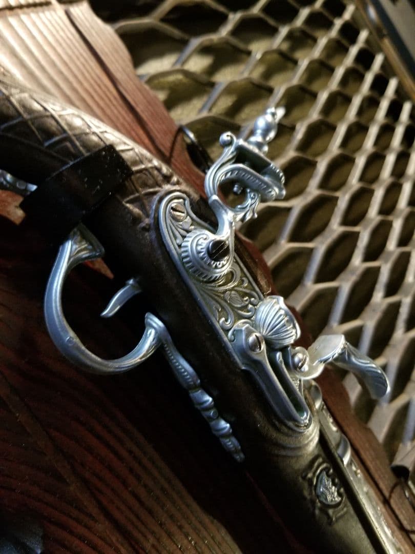 フリントロック　メタル　アンティーク　細密　装飾　西洋　様式　古式砲　台座付