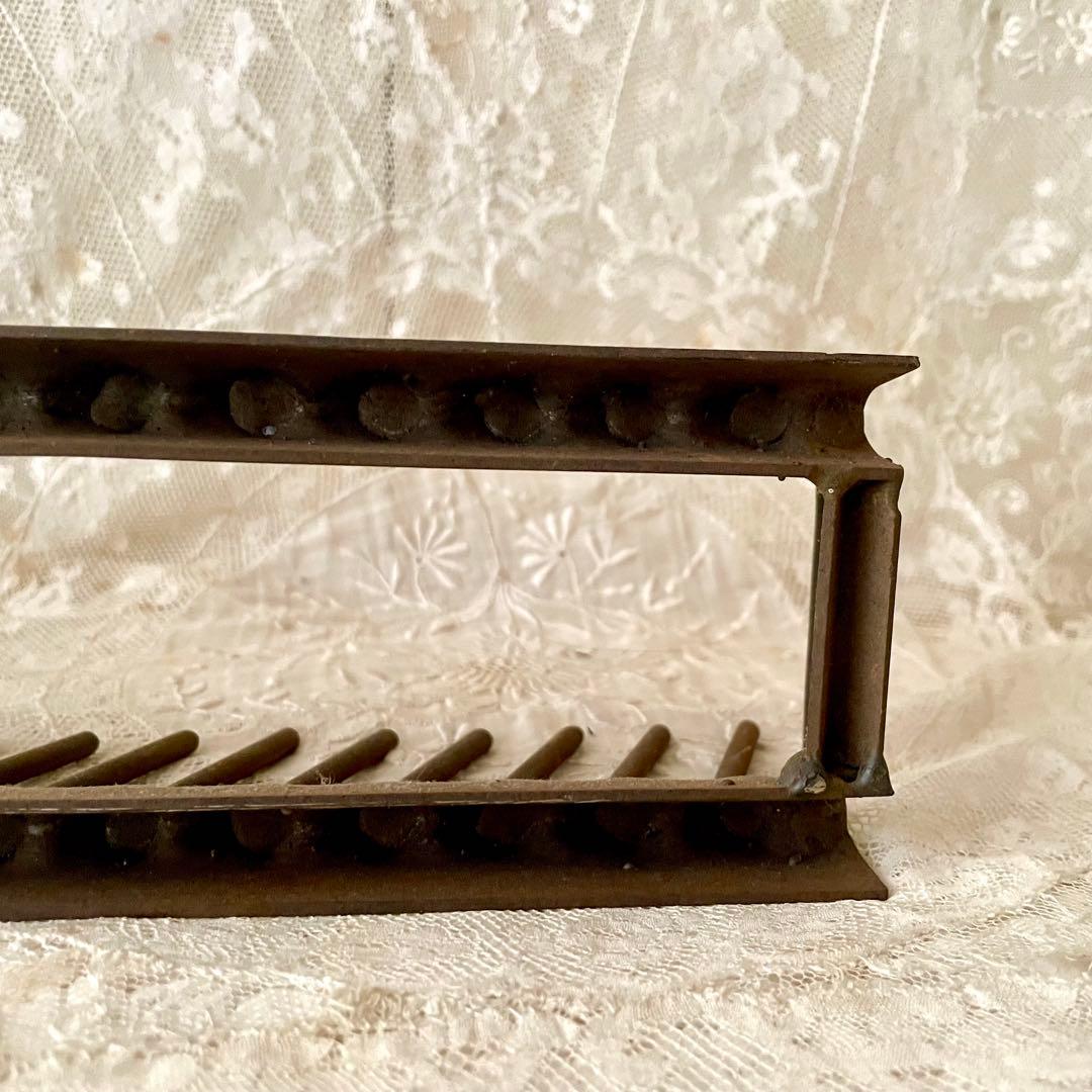 アイアン製ディッシュラック　皿立て　プレートホルダー　フランスアンティーク