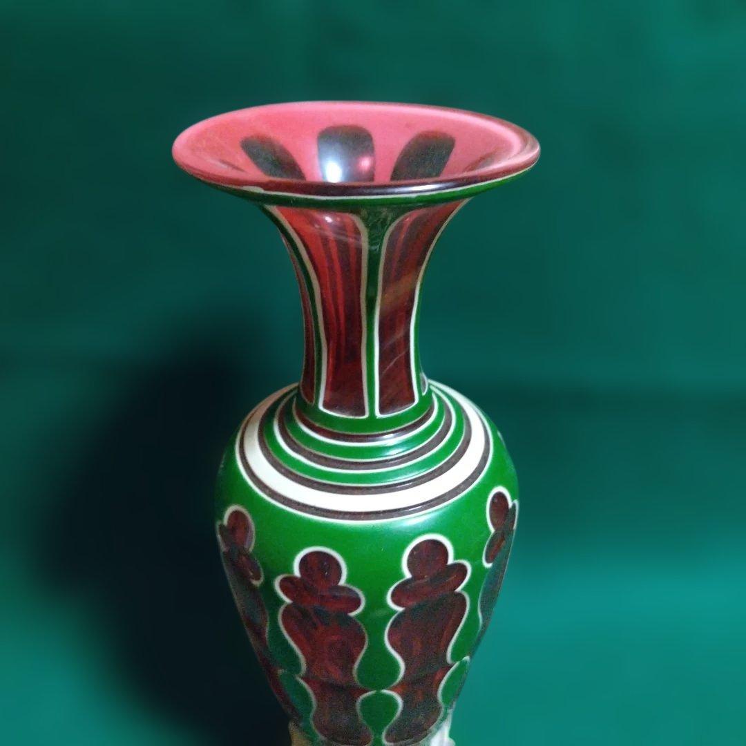 装飾的なガラス花瓶 緑と赤　ベネチアグラス　傷みはありません。