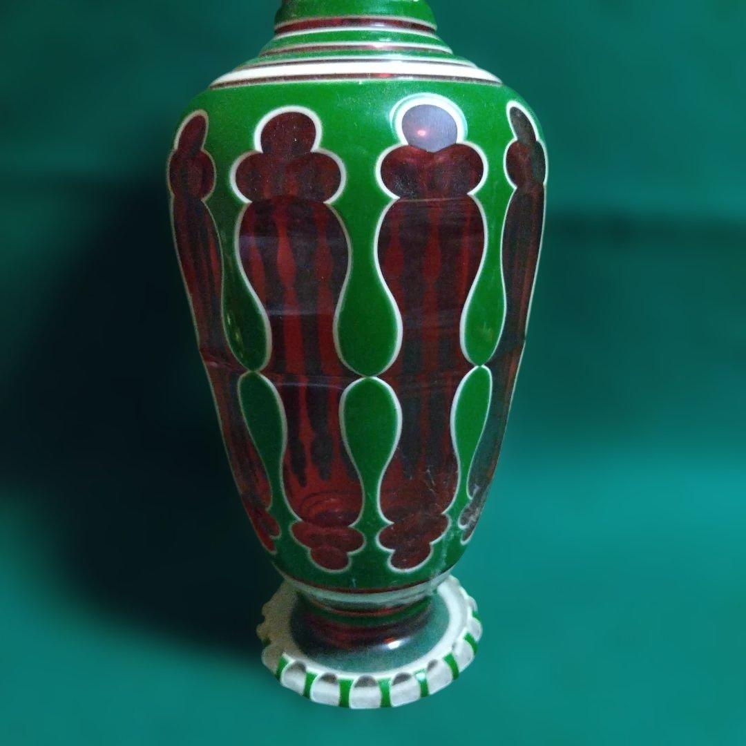 装飾的なガラス花瓶 緑と赤　ベネチアグラス　傷みはありません。