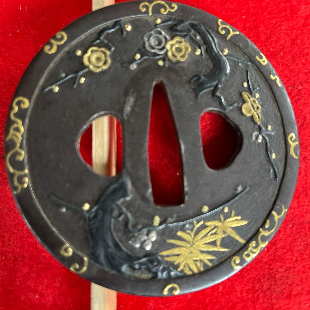 松竹梅図の鉄鍔