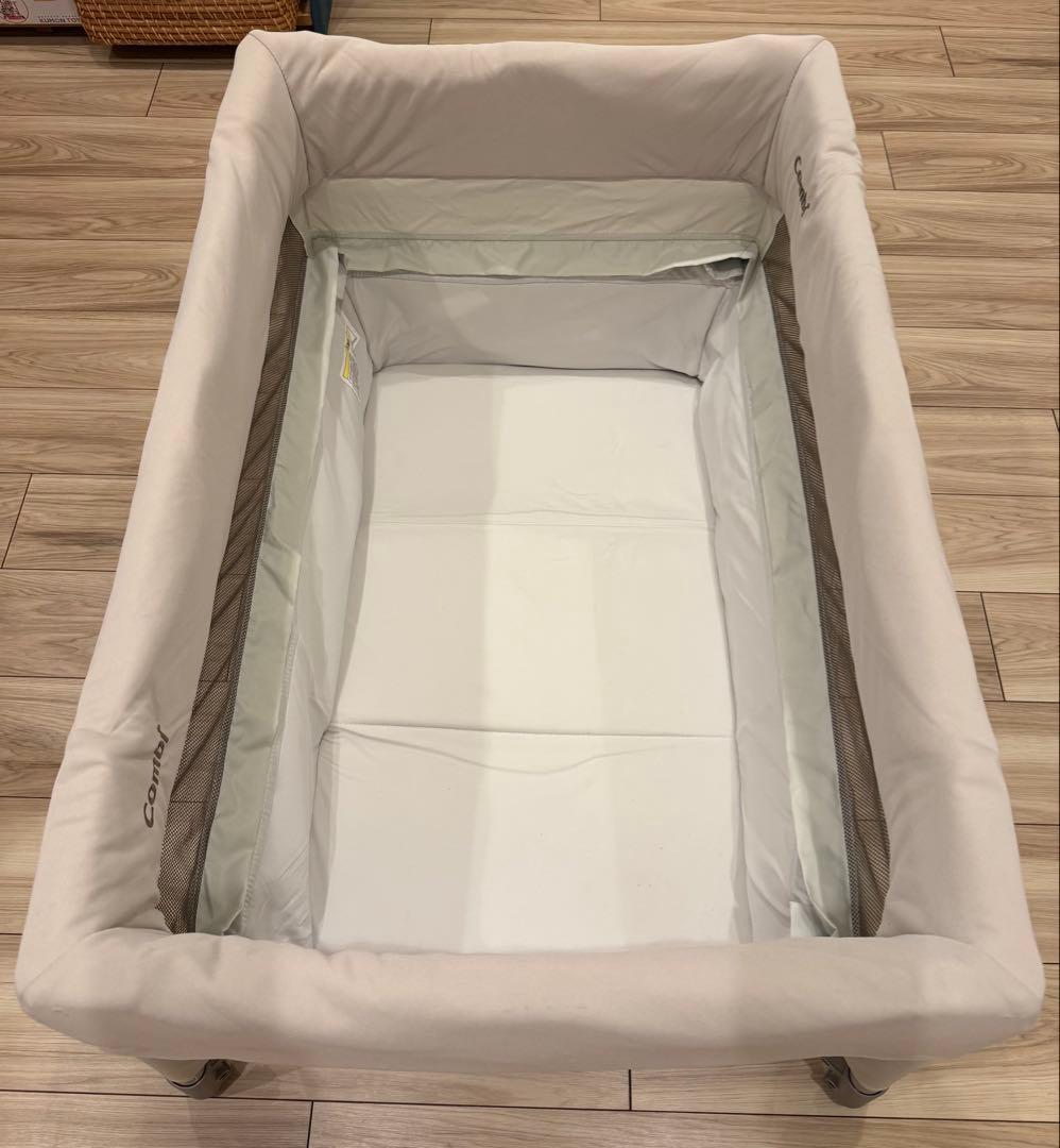 【美品】コンビ すくすや　トモネル　ベビーベッド　コンパクト　ベージュ