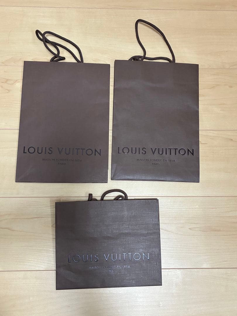 LOUIS VUITTON ショップ袋・箱・メッセージカード・保存袋・リボン