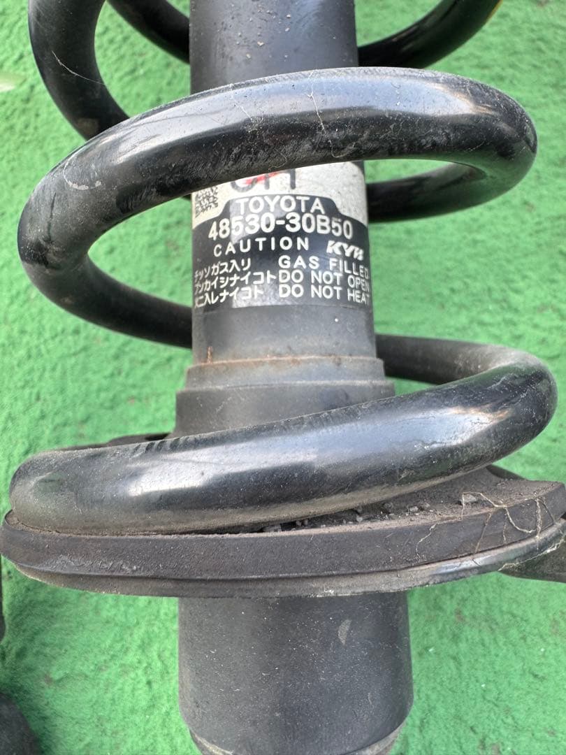 AWS210 210系クラウン 純正ショック&サスペンションアブソーバー1台分