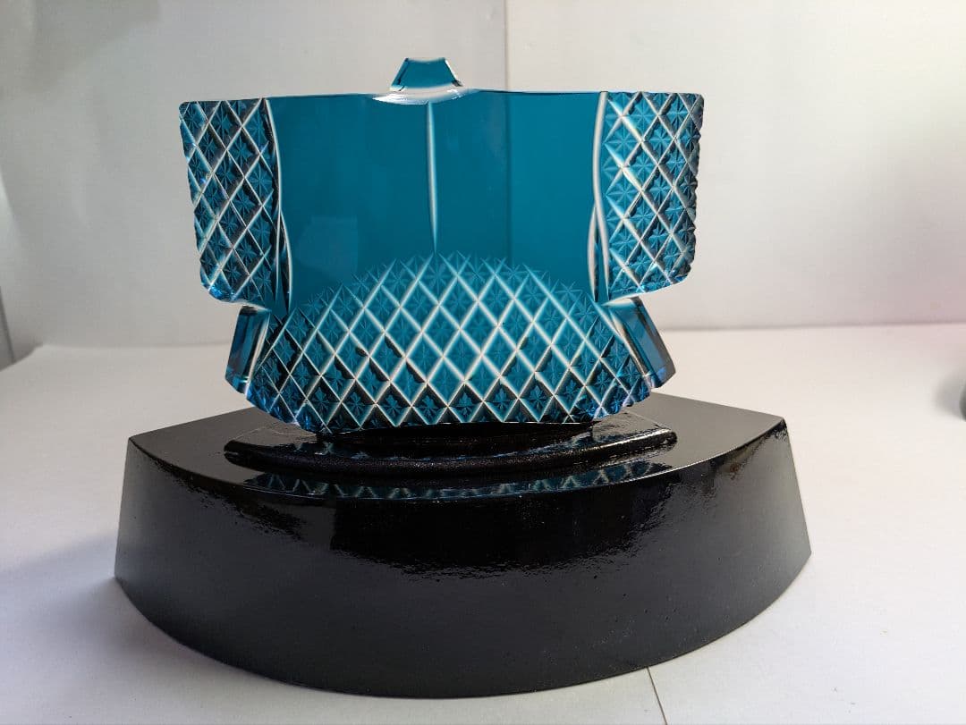 現代の名工、黒木国昭、『きもの図・薩摩切子文置物』、銘「黒木国昭作」、共箱