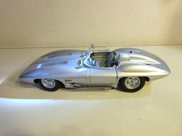 特価 AUTOart (1/18) コルベット Stingray Racer③