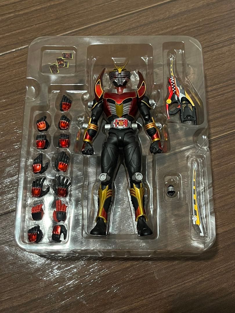 S.H.フィギュアーツ　仮面ライダー龍騎サバイブ　ナイトサバイブ