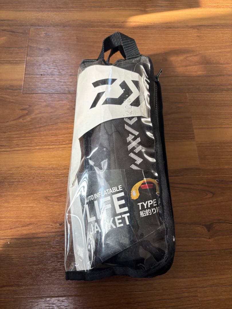 DAIWA ダイワ 自動膨張式ライフジャケット 船釣り対応 中古 ボンベ期限切れ