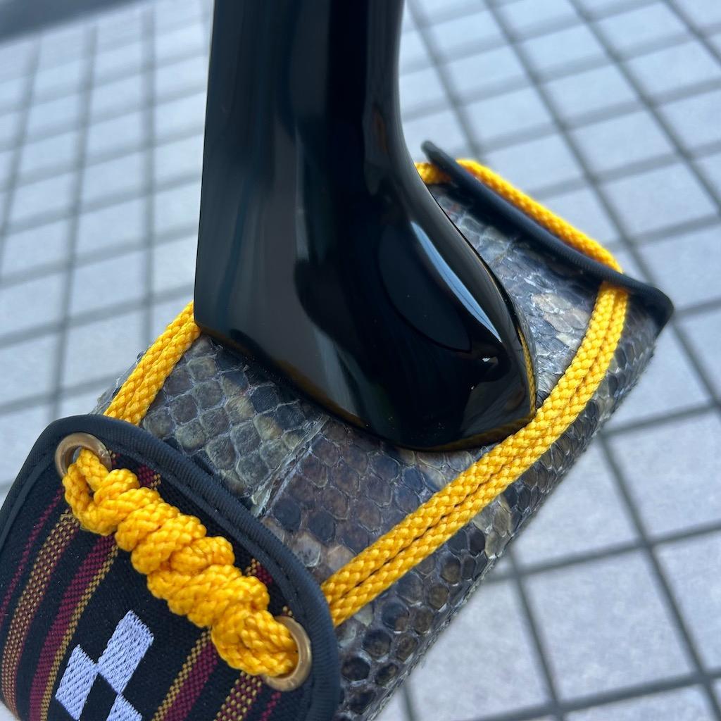 沖縄　三線　知念大工　ちねんでーく　カミゲン　黒木　本皮一枚張り　伝統工芸士製作