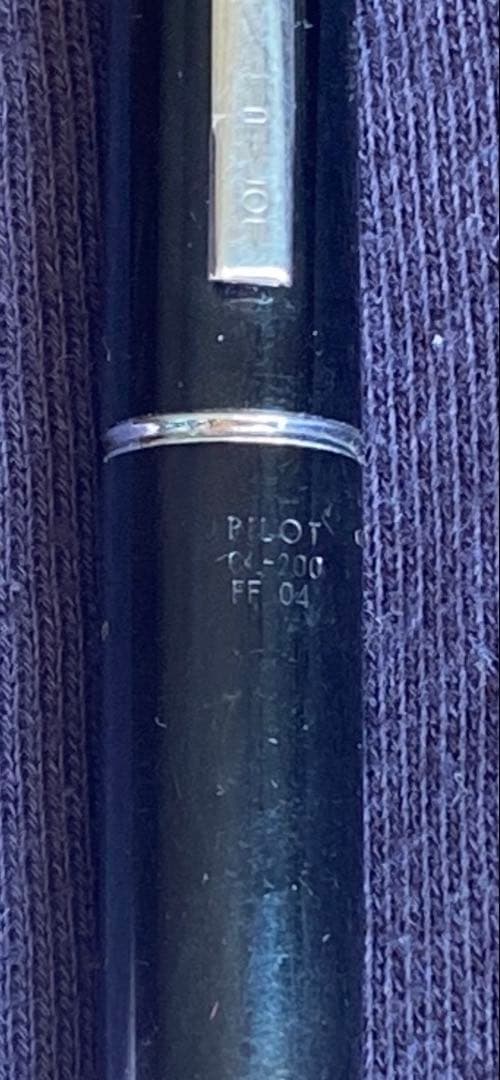 PILOTキャップレス万年筆 ノック式 14K 黒／シルバー