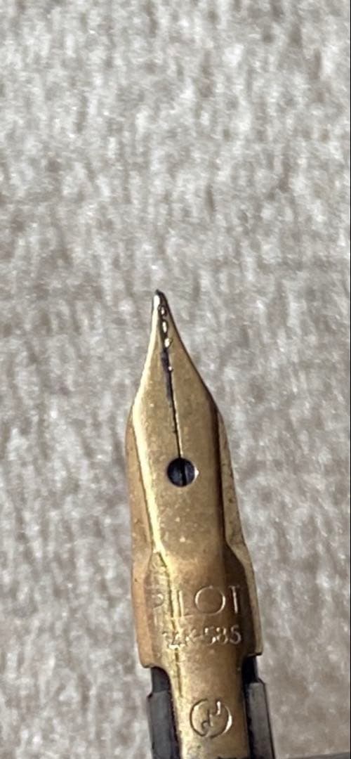 PILOTキャップレス万年筆 ノック式 14K 黒／シルバー