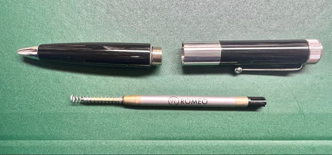 ROMEO No.3 ボールペン 黒　太軸　ロメオ　伊東屋