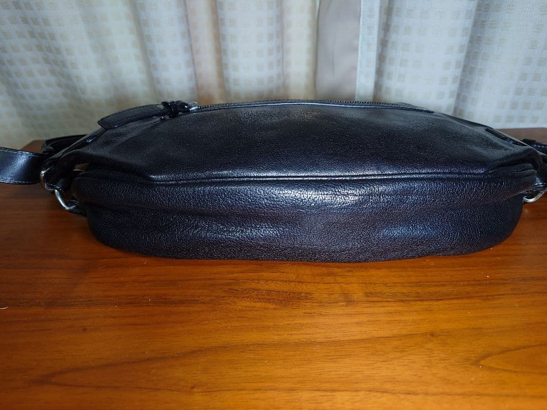 土屋鞄 アルマスバッファローボディーバッグ　レイブンブラック　水牛革