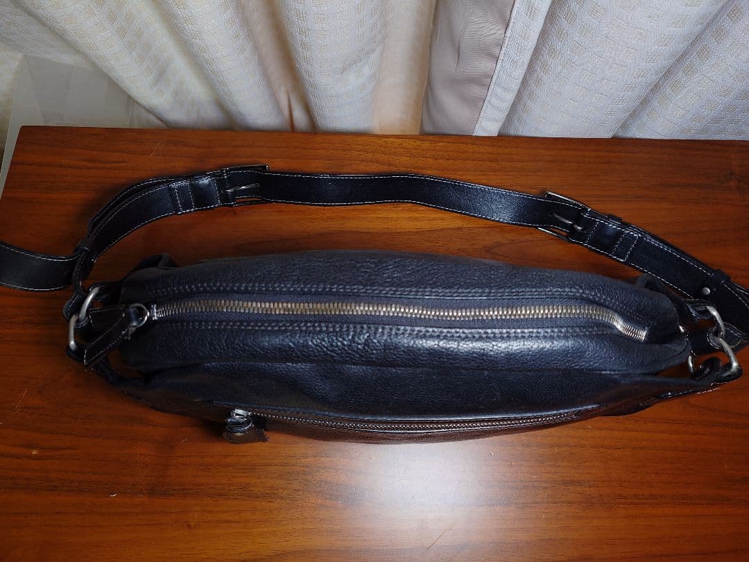 土屋鞄 アルマスバッファローボディーバッグ　レイブンブラック　水牛革