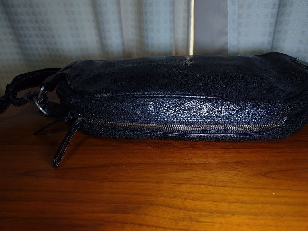 土屋鞄 アルマスバッファローボディーバッグ　レイブンブラック　水牛革