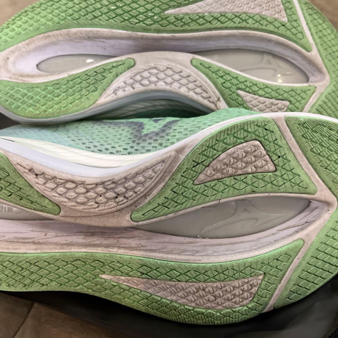 美品ミズノWAVE REBELLION FLASH2 28㎝