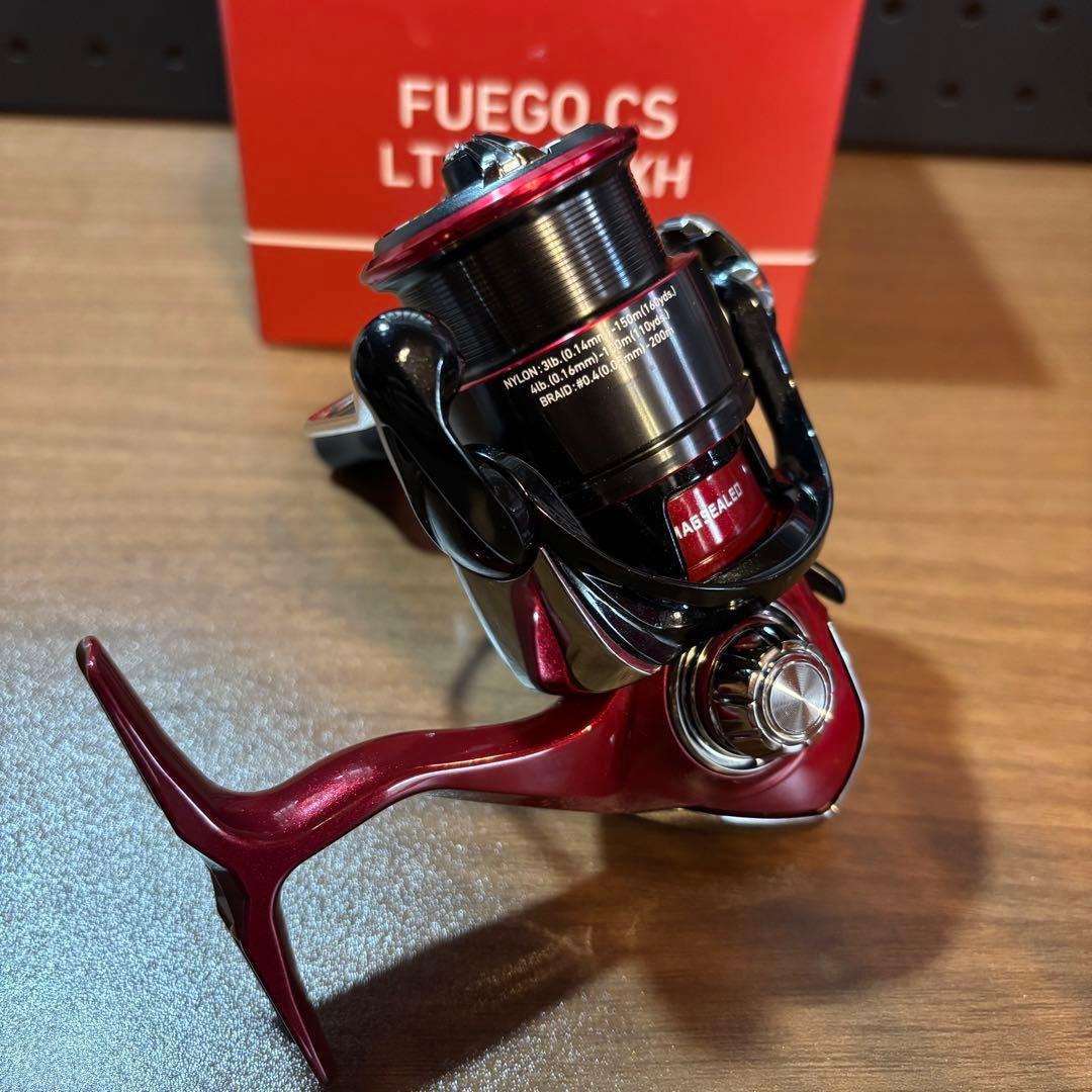 極美品　ダイワ 25 フエゴ LT2000S-XH