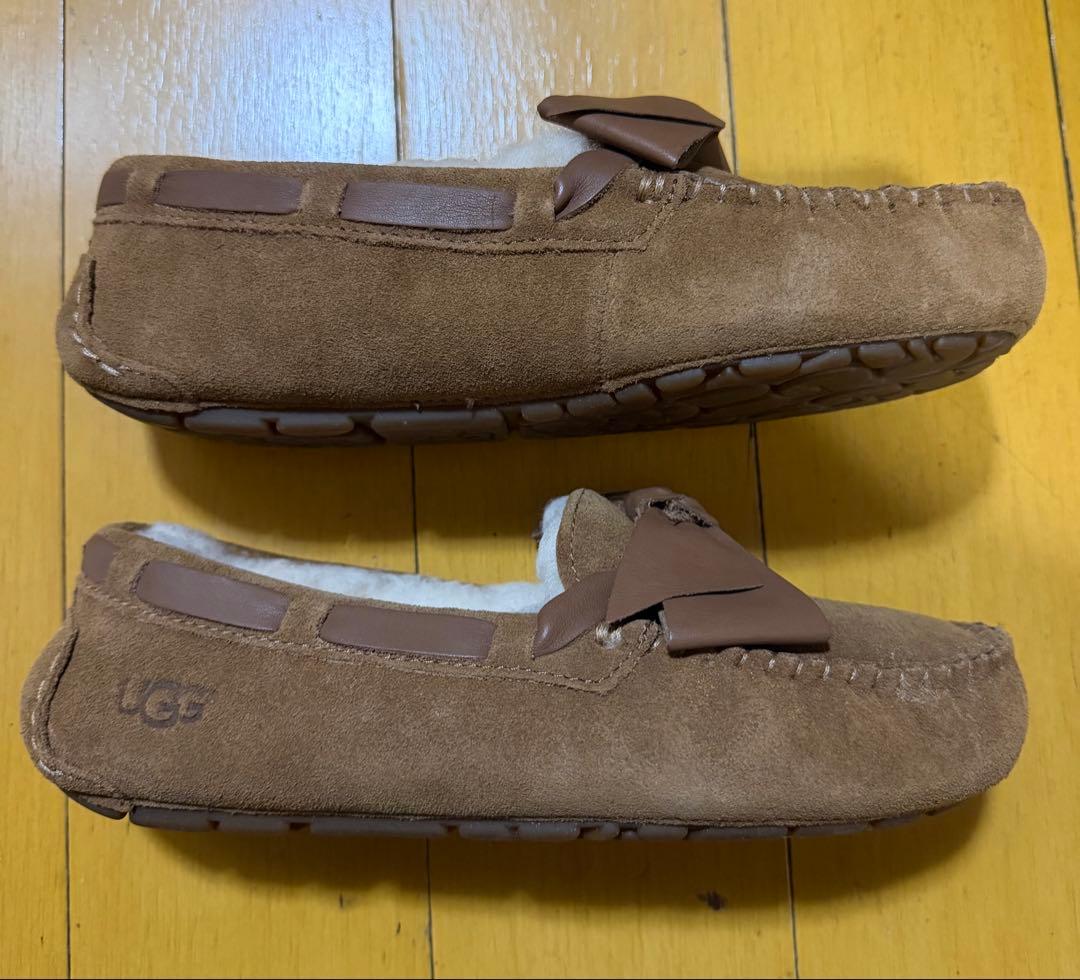 【新品未使用】UGG リボン付きモカシン チェスナット 23㎝