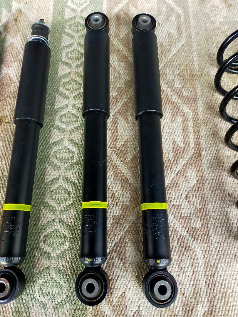 ジムニー　JB64 純正サスペンション　1台分　新車外し