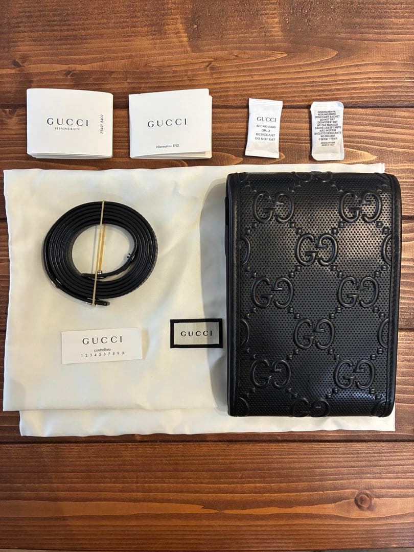 あ*様 Gucci GG エンボスミニバッグ ショルダーバッグ