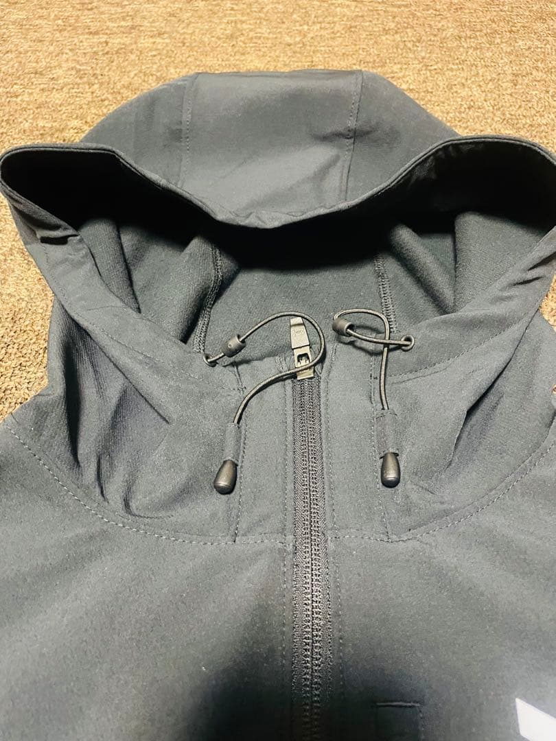 UNDER ARMOUR ダークグレー ウィンドブレーカー L/M