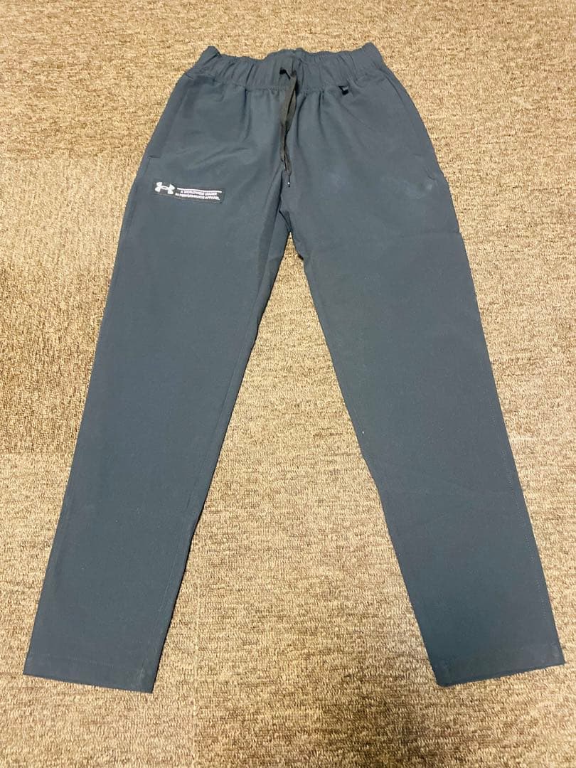 UNDER ARMOUR ダークグレー ウィンドブレーカー L/M