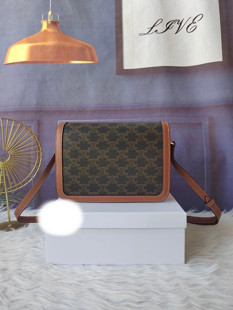 ロゴ入りショルダーバッグ ブラウン