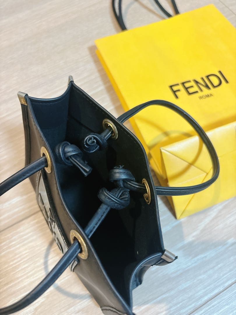 美品！早い者勝ち⭐︎FENDI 黒 レザーハンドバッグ　即購入可！