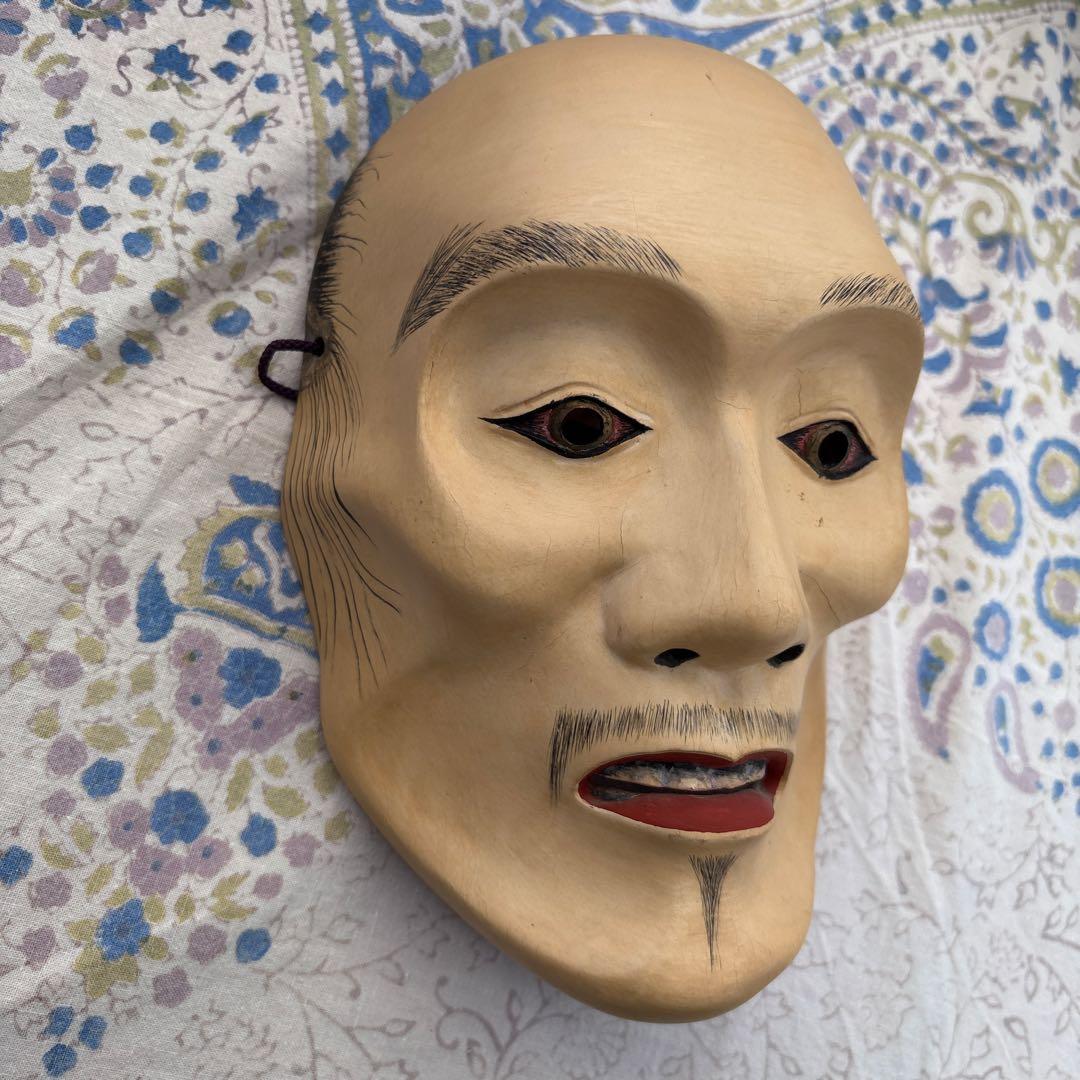 伝統的な木製能面