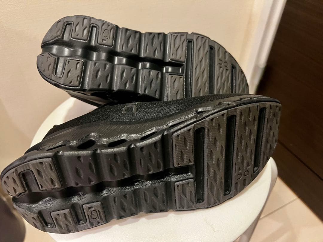 On オン Cloudtilt クラウドティルト24.5cm