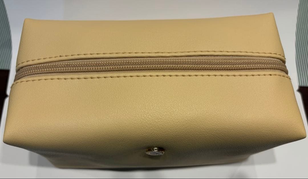 エミレーツ航空ビジネスクラスアメニティポーチ&パジャマ&スリッパの6点セット