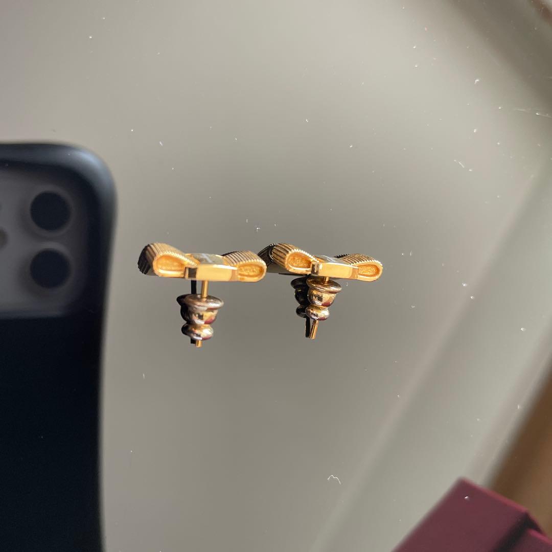 Ferragamo earring フェラガモピアス ヴァラリボン 　ゴールド