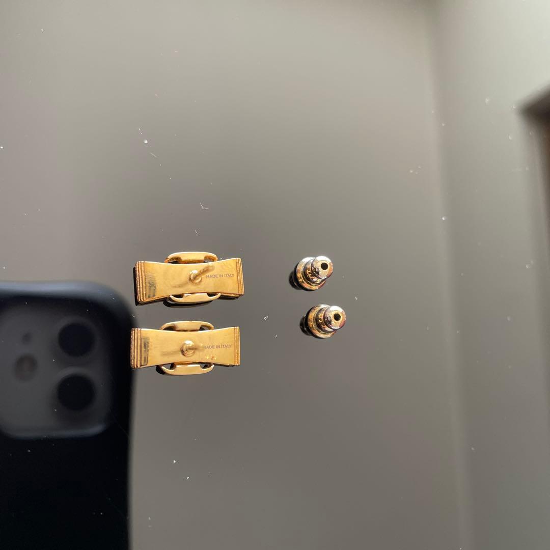 Ferragamo earring フェラガモピアス ヴァラリボン 　ゴールド