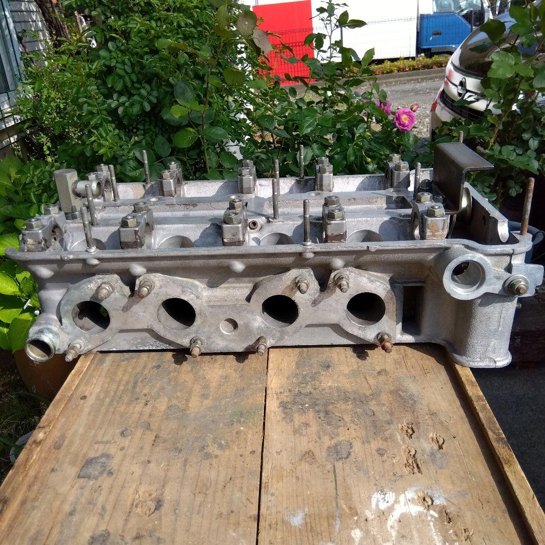 いすゞPFジェミニ シリンダーヘッドとバルブ2本