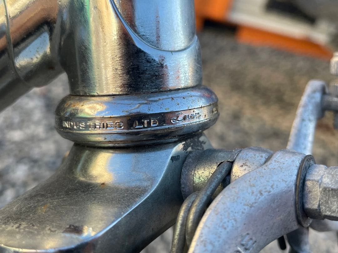 グレー スチールフレーム クロスバイク