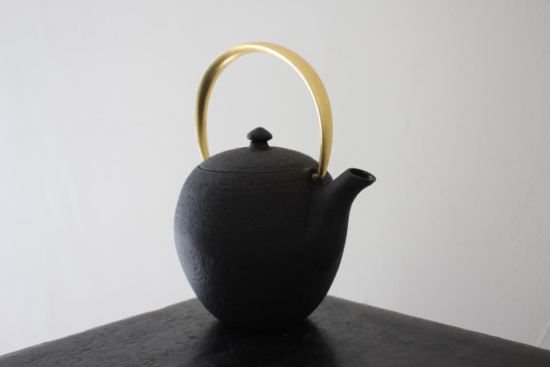 菊池保寿堂　鉄瓶　急須　WAZUQU　グッドデザイン賞　まゆ・MAYU　奥山清行