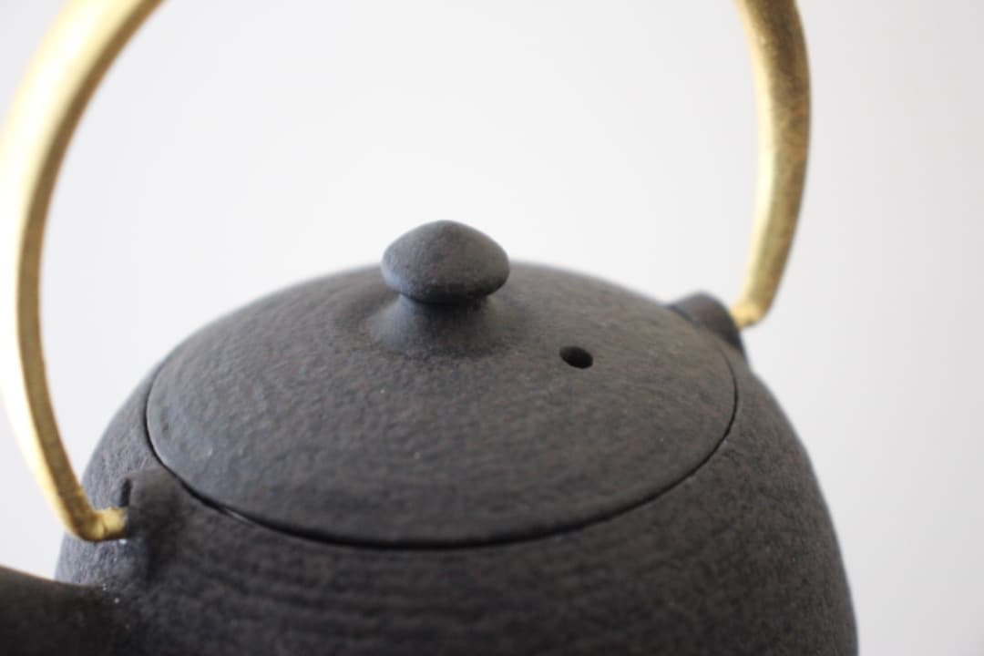 菊池保寿堂　鉄瓶　急須　WAZUQU　グッドデザイン賞　まゆ・MAYU　奥山清行