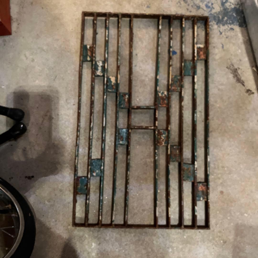 アンティーク　アイアン格子