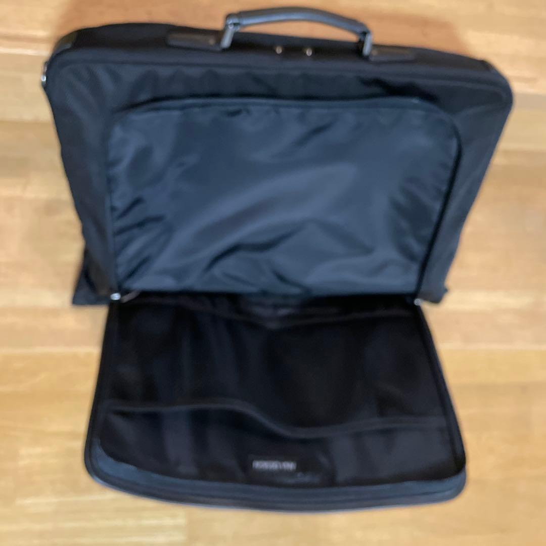 ANA デザイン　ガーメントバッグ　ブラック 未使用　美品　ナイロン