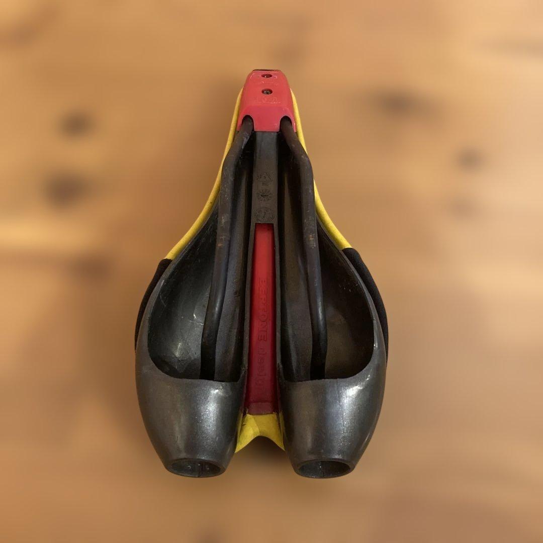 BERTONE design Racing Pro サドル
