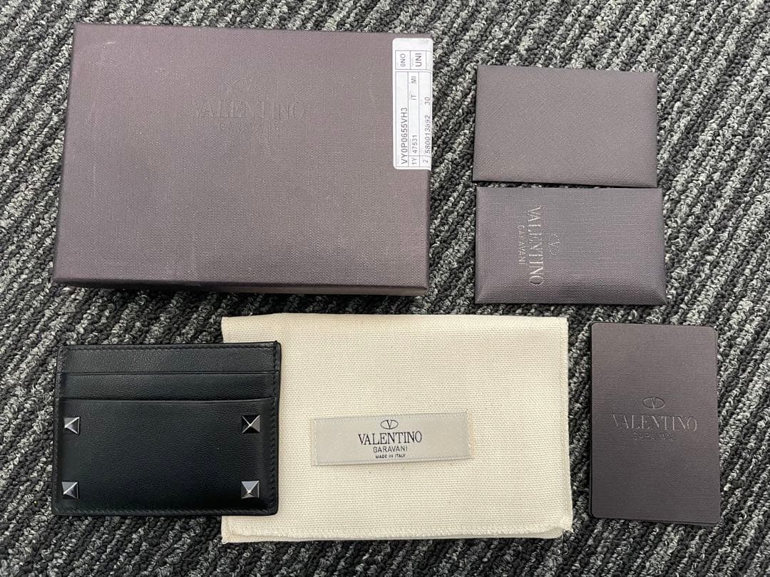 NAO　ヴァレンティノ ロックスタッズカードケース