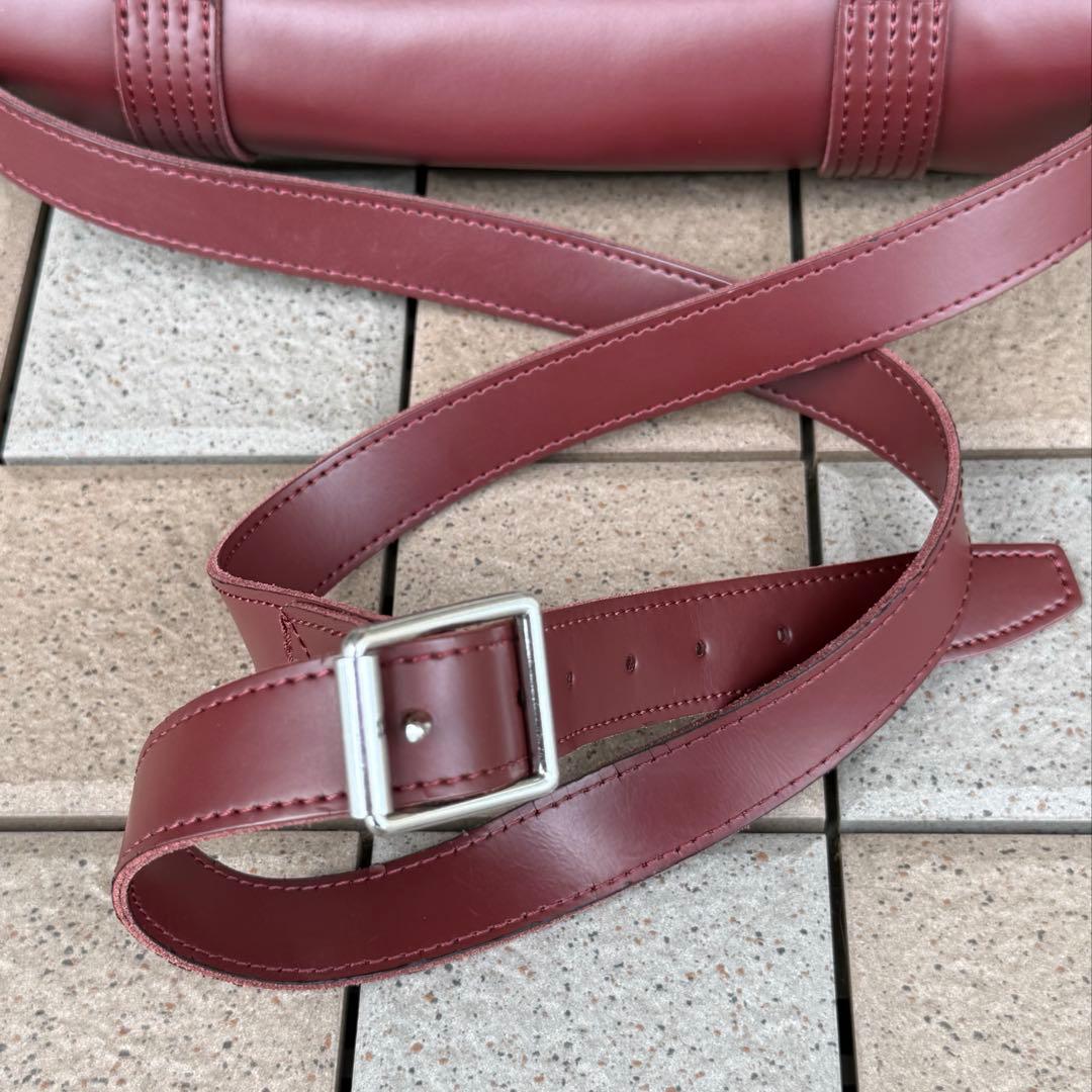 ドクターマーチン 11インチ レザー サッチェルバッグ チェリーレッド