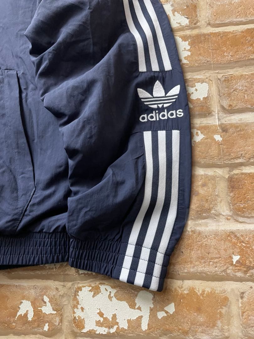 adidas Originals ナイロンジャケット　トラックジャケット　刺繍