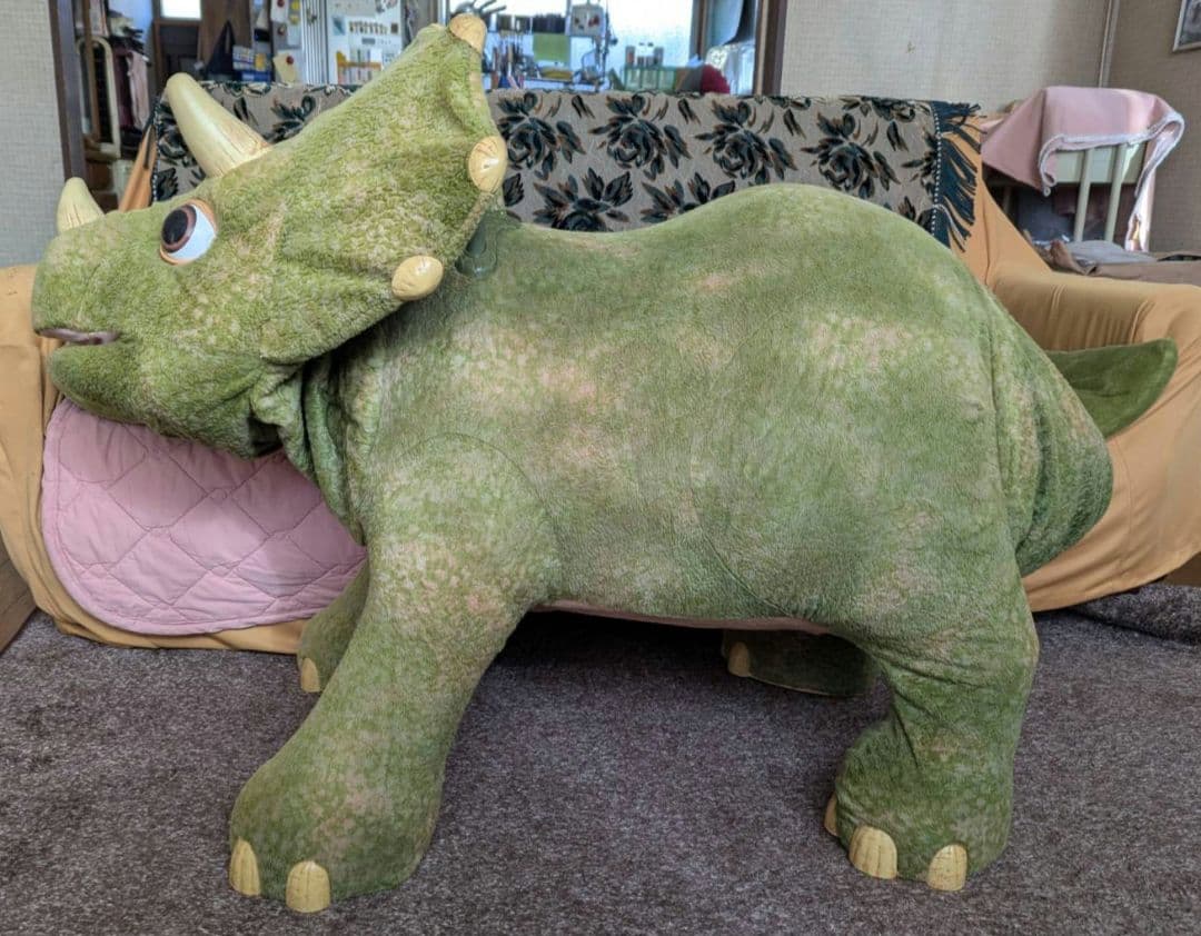 【宮城送料無料】子供が乗れる動くトリケラトプス 　恐竜玩具 ￥108,000