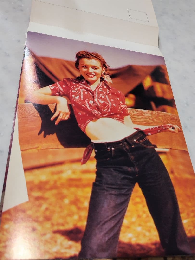 マリリン・モンロー メダルとポストカードセット