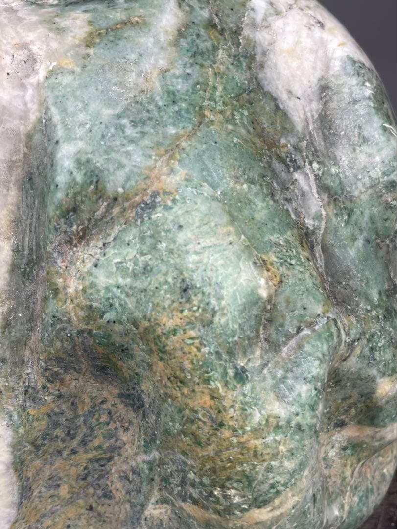 超希少 大型 ヒスイ原石 翡翠 木製台座付 鑑賞石 原石 天然石 鉱石 置物