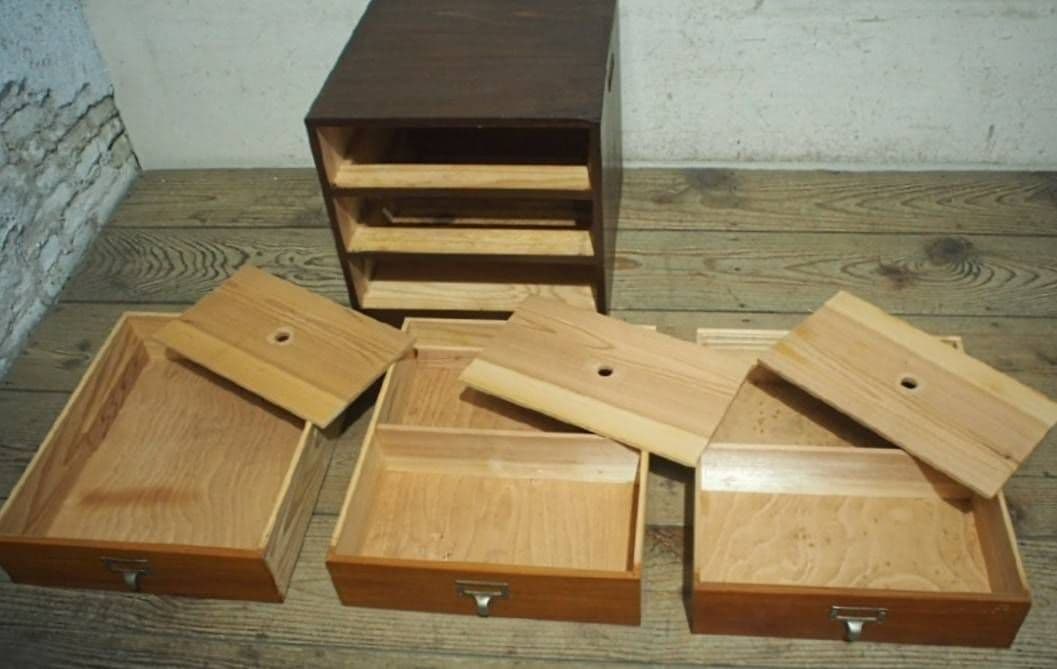 1057 ヴィンテージ　ネームプレート取手の小引き出し　収納棚　チェスト レトロ