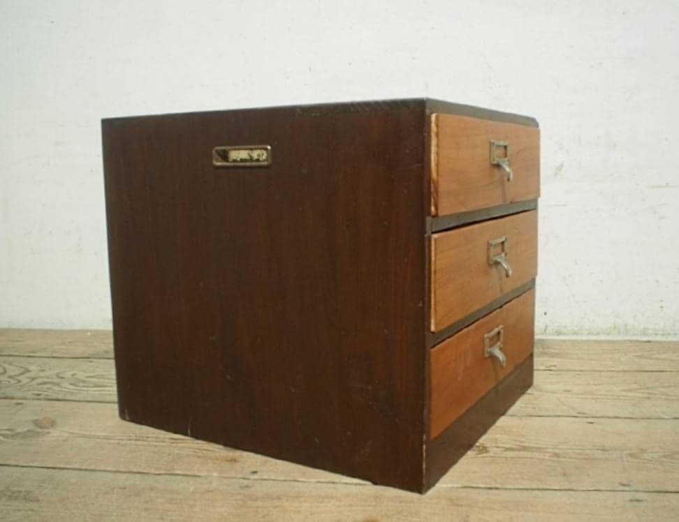 1057 ヴィンテージ　ネームプレート取手の小引き出し　収納棚　チェスト レトロ